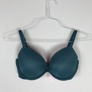 {PINK VS} Wear Everywhere Super Push-Up Bra
